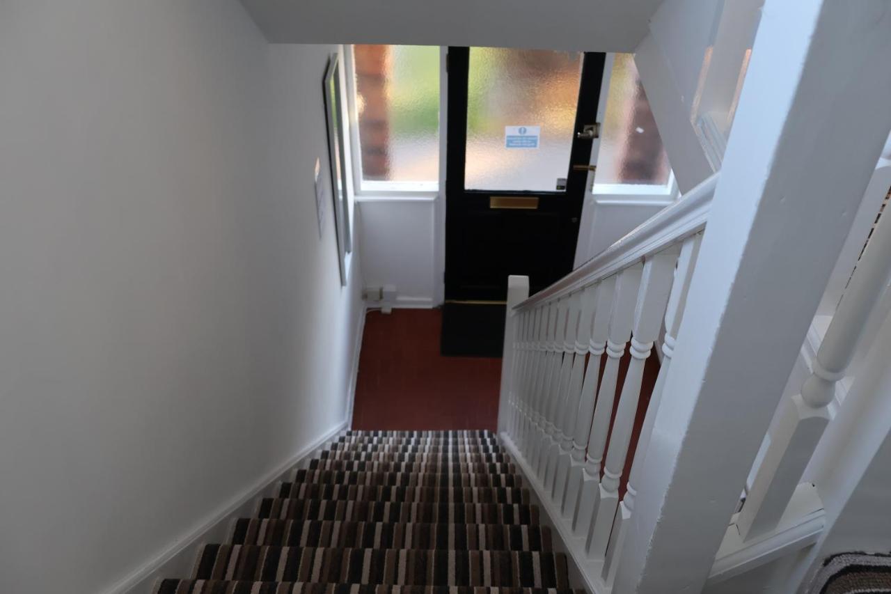Spacious 4 Bed Home Near Nec, Jlr & Airport Parking For 3 Cars Ideal For Contractors! โซลิฮัล ภายนอก รูปภาพ