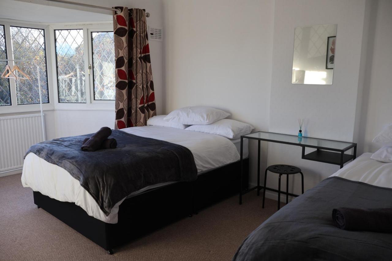 Spacious 4 Bed Home Near Nec, Jlr & Airport Parking For 3 Cars Ideal For Contractors! โซลิฮัล ภายนอก รูปภาพ