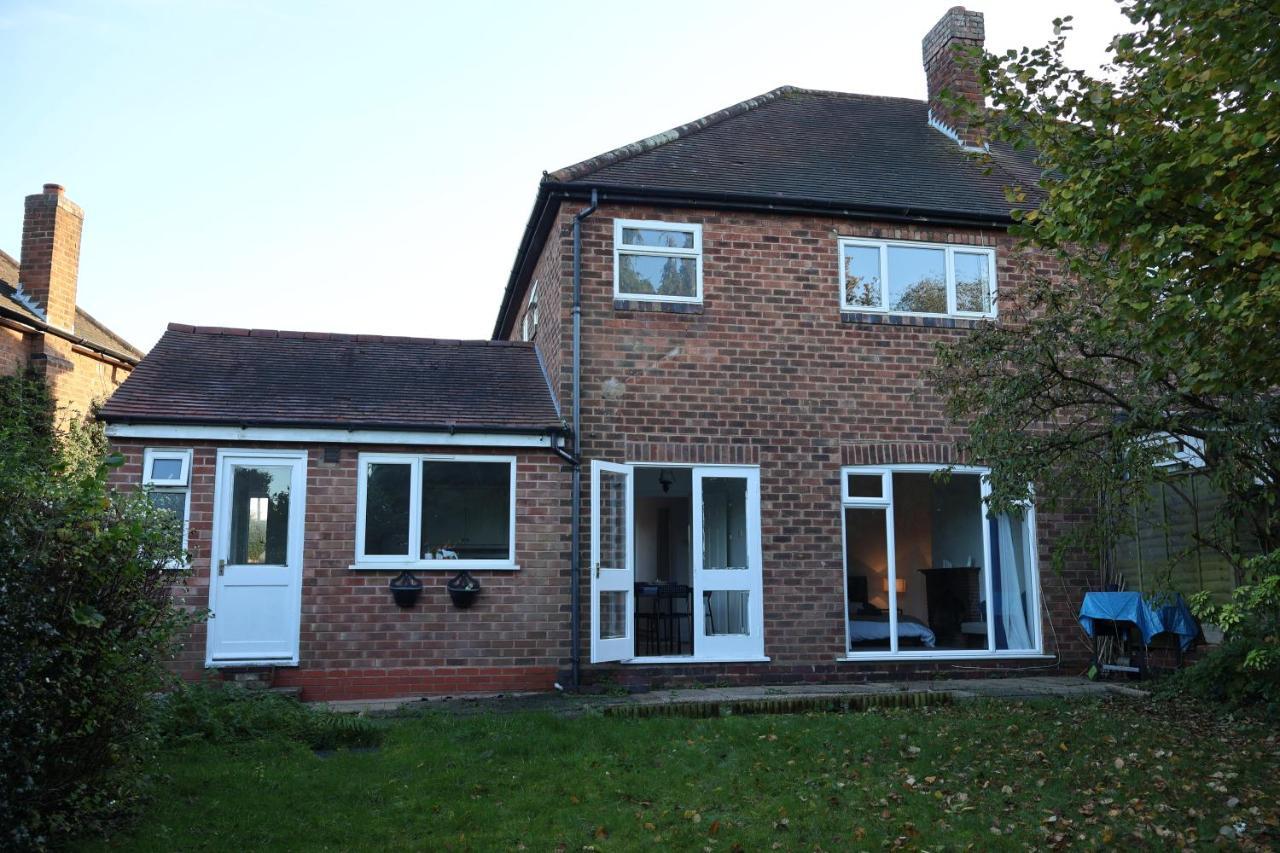 Spacious 4 Bed Home Near Nec, Jlr & Airport Parking For 3 Cars Ideal For Contractors! โซลิฮัล ภายนอก รูปภาพ