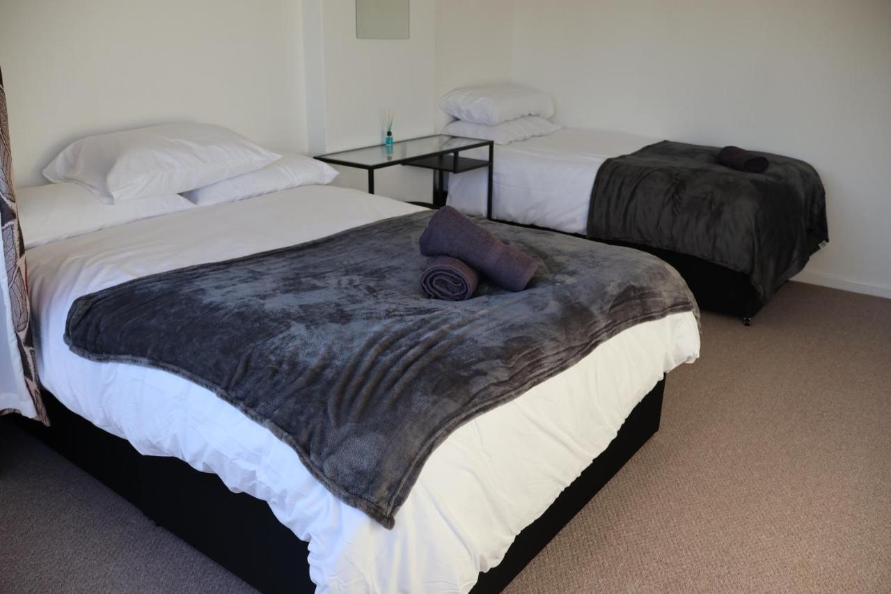 Spacious 4 Bed Home Near Nec, Jlr & Airport Parking For 3 Cars Ideal For Contractors! โซลิฮัล ภายนอก รูปภาพ