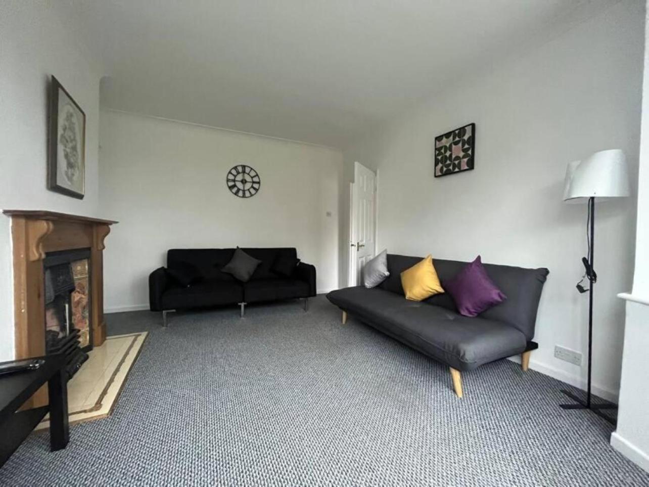 Spacious 4 Bed Home Near Nec, Jlr & Airport Parking For 3 Cars Ideal For Contractors! โซลิฮัล ภายนอก รูปภาพ